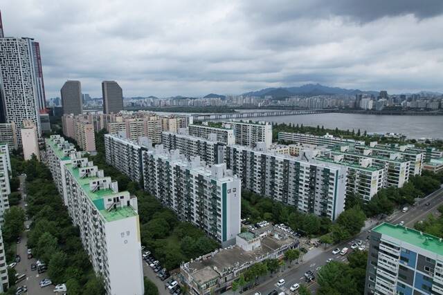 여의도 대교아파트 재건축 정비사업 조합은 오는 15일 시공사 선정 총회를 열고 우선협상대상자인 삼성물산을 시공사로 선정하는 안건을 의결한다. /대교아파트 재건축 조합