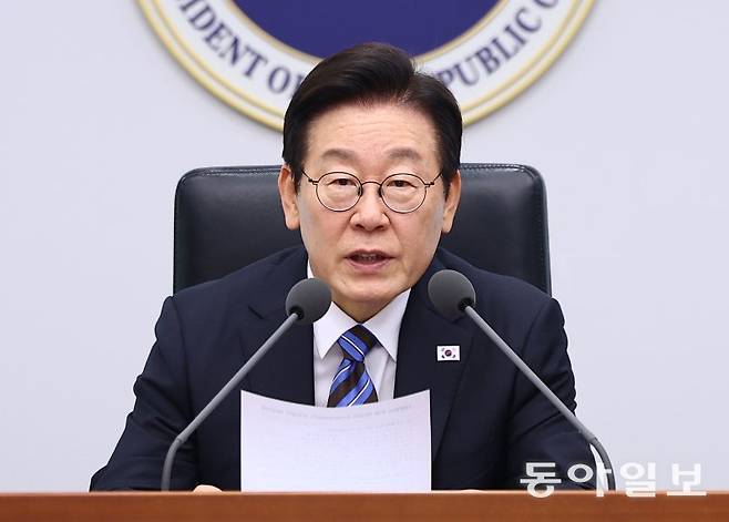 이재명 대통령이 13일 서울 용산 대통령실에서 열린 수석보좌관회의에서 발언하고 있다. 송은석 기자 silverstone@donga.com