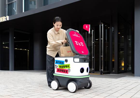 요기요가 서울 강남 지역으로 로봇 배달 서비스 범위를 확대했다. [사진=요기요]