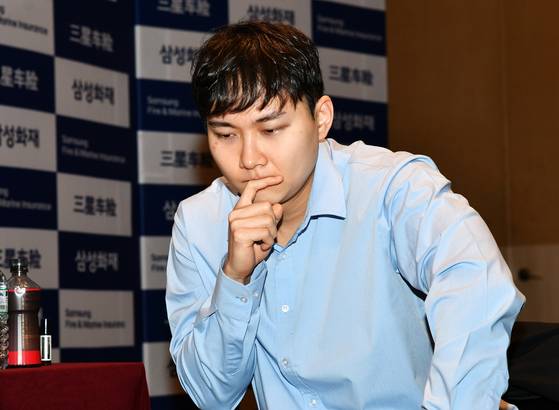 13일 삼성화재배 8강에서 중국 양딩신 9단을 꺾고 4강에 오른 박정환 9단. [사진 한국기원]