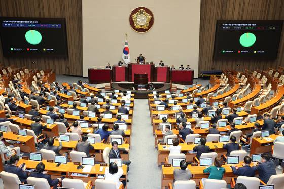국회는 지난 9월 26일 검찰청을 폐지하는 내용이 담긴 정부조직법 개정안을 본회의에서 통과시켰다. 이에 따라 검찰청은 1년의 유예기간을 거쳐 내년 10월 공식 폐지된다. 뉴스1