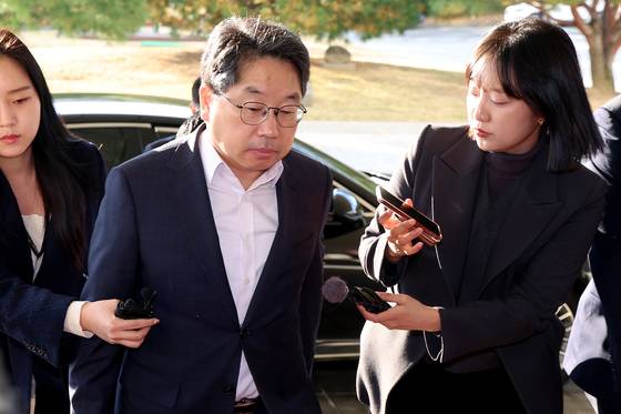 지난 12일 대검찰청 청사 출입문으로 출근하는 노만석 검찰총장. 장진영 기자