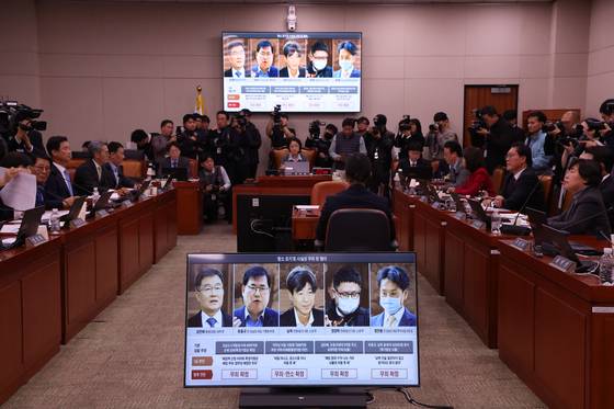 지난 11일 국회에서 열린 법제사법위원회 전체회의에서 의원들이 대장동 사건 항소 포기 관련 의사진행 발언을 하고 있다. 뉴시스