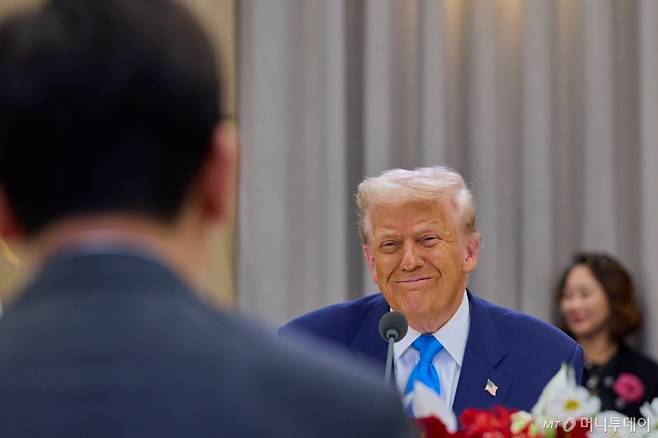 (서울=뉴스1) 허경 기자 = 이재명 대통령과 도널드 트럼프 미국 대통령이 지난 29일 경북 경주박물관에서 한미 확대 오찬회담을 하고 있다. (이재명 대통령 SNS. 재판매 및 DB 금지) 2025.10.29/뉴스1  Copyright (C) 뉴스1. All rights reserved. 무단 전재 및 재배포,  AI학습 이용 금지. /사진=(서울=뉴스1) 허경 기자