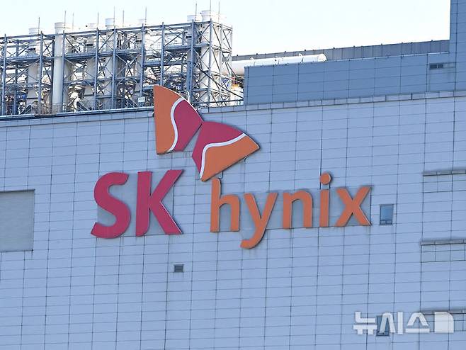 [이천=뉴시스] 김종택 기자 = 사진은 이날 경기 이천시 SK 하이닉스 본사 모습. 2025.10.29. jtk@newsis.com