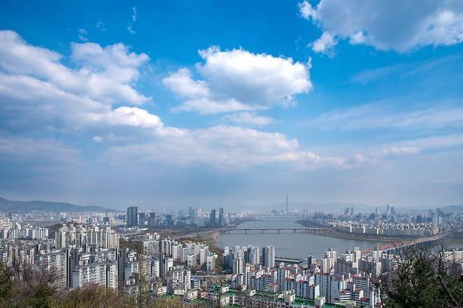 서울 아파트 시장은 ‘10·15 대책’ 이후 열기에서 안정으로 옮겨가고 있다. 게티이미지