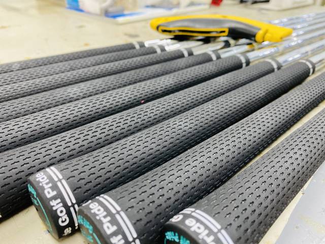 새 그립으로 갈아끼운 모습.