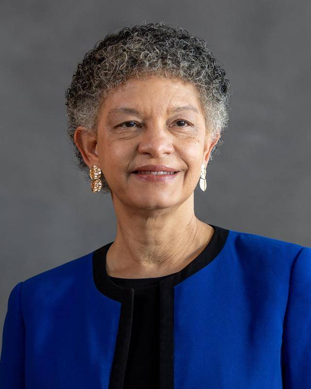 올해 연준 FOMC 투표권을 갖는 수전 콜린스 보스턴 연방준비은행 총재. 그녀는 12일(현지 시간) 보스턴에서 열린 지역은행 콘퍼런스 행사 공개연설에서 “지금처럼 매우 불확실한 환경에서 인플레이션(물가 상승)과 고용 간 위험 균형을 맞추기 위해 당분간 기준금리를 현 수준에서 유지하는 게 적절할 것 같다”고 주장했다. AFP연합뉴스