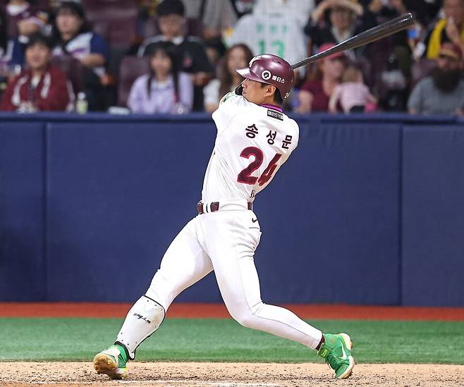 ▲ 송성문은 가성비 내야 유틸리티 플레이어가 필요한 팀들의 관심을 받을 가능성이 높다 ⓒ연합뉴스