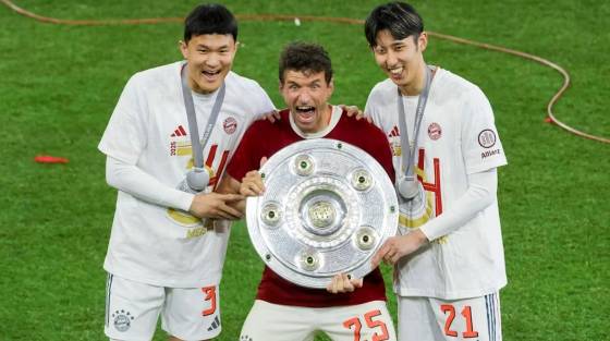 (왼쪽부터) 김민재, 토마스 뮐러, 이토 히로키. /사진=바이에른 뮌헨 공식 홈페이지 갈무리