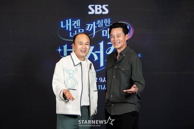배우 김광규, 이서진이 2일 오전 진행된 SBS 예능 '내겐 너무 까칠한 매니저 - 비서진' 기자간담회에 참석해 포즈를 취하고 있다. /사진제공=SBS 2025.10.02 /사진=이동훈 photoguy@