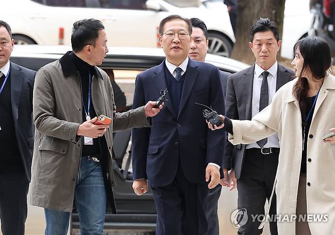 박성재 구속심사…"尹 내란에 순차가담" vs "불법지시 없었다"