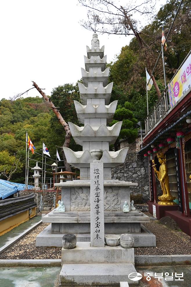 연화칠보탑도 기도에 감응이 있는 것으로 널리 알려져 있다. 주수완