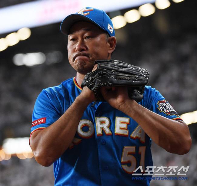 지난해 일본 홋카이도에서 열린 한일 드림 플레이어즈 게임에 출전했던 봉중근 코치. 스포츠조선DB