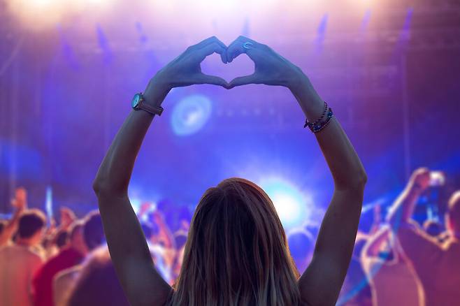 콩글리시 ‘마니아’의 유래가 된 영어 mania는 조증 질환이나 지나치게 광적인 열정을 뜻해 부정적인 어감을 지닌다. 게티이미지뱅크