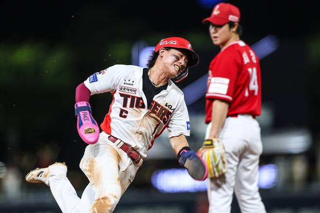 홈으로 쇄도하는 박찬호. KIA 제공