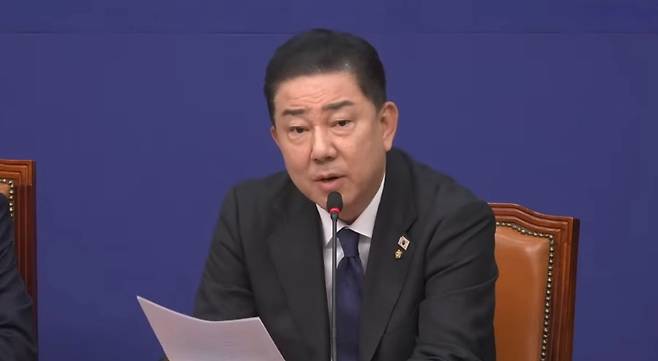 院内代表キム・ビョンギ氏。