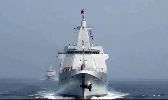 일본 방위성은 중국의 055형 구축함을 포함한 중국 인민해방군(PLA) 함정 3척이 지난11일 일본 남쪽 해역을 통과했다고 밝혔다. 사진 CCTV, SCMP 캡처