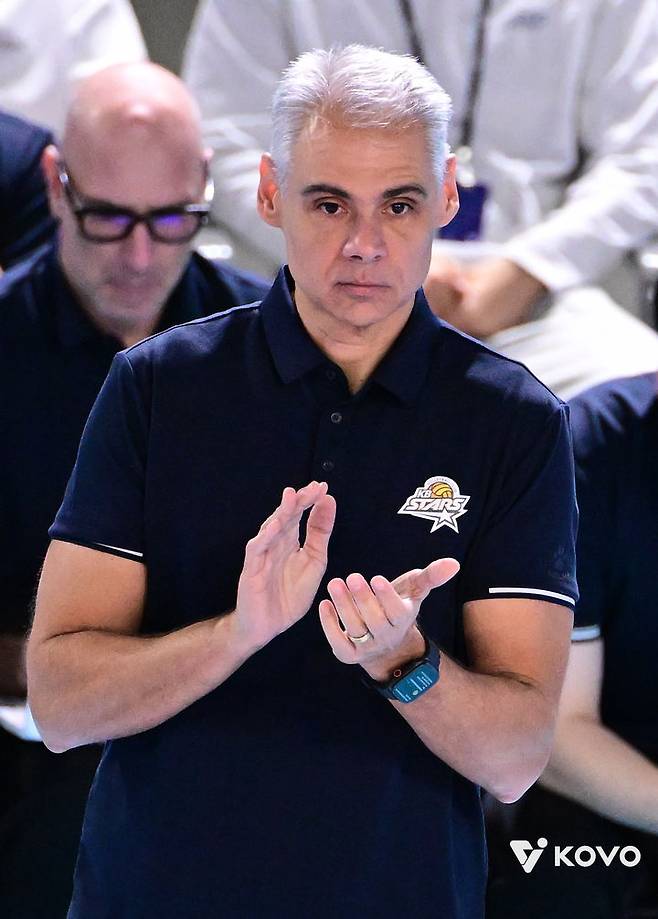 [대전=뉴시스]남자배구 KB손해보험 레오나르도 감독. (사진=KOVO 제공)