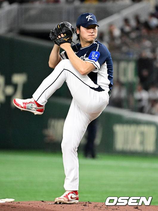 [OSEN=도쿄(일본), 조은정 기자]15일 일본 도쿄돔에서 ‘2025 NAVER K-BASEBALL SERIES’ 대한민국과 일본의 1차전 경기가 열렸다.한국은 곽빈, 일본은 소타니 류헤이를 선발투수로 내세웠다.1회말 대한민국 곽빈이 역투하고 있다. 2025.11.15. /cej@osen.co.kr
