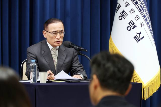 위성락 국가안보실장이 14일 용산 대통령실 기자회견장에서 이재명 대통령 G20 순방 일정 관련 브리핑을 하고 있다. 연합뉴스