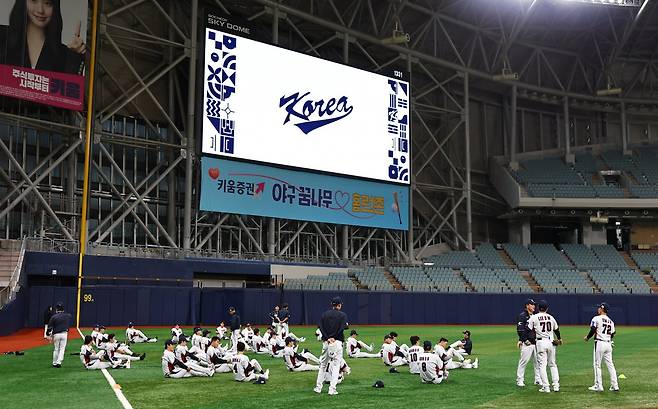 대표팀은 한일전에서 10년째 승리하지 못하고 있지만, 매 경기 상대를 끈질기게 물고 늘어나며 라이벌 구도를 이어가고 있다.｜뉴시스