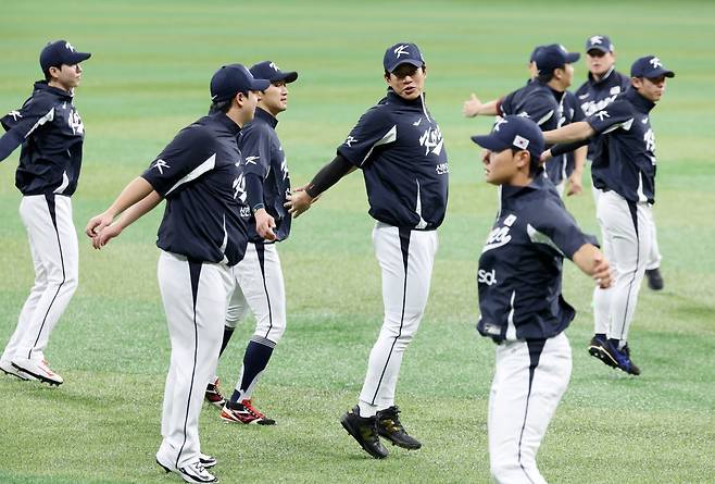 대표팀은 한일전에서 10년째 승리하지 못하고 있지만, 매 경기 상대를 끈질기게 물고 늘어나며 라이벌 구도를 이어가고 있다.｜뉴시스