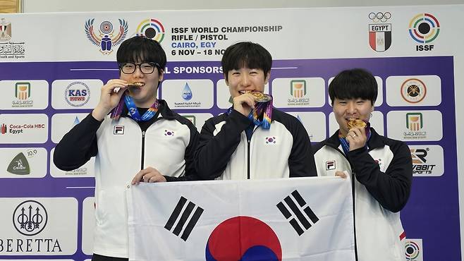 스탠더드권총에서 금메달을 합작한 한국 남자 사격 [장갑석 감독 제공. 재판매 및 DB 금지]