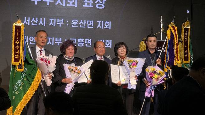 서산장학재단,  '2025 후반기 우리 지역을 빛낼 인재' 장학금 전달식 모습(사진=서산시 제공)