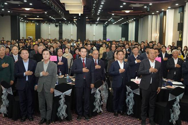 서산장학재단,  '2025 후반기 우리 지역을 빛낼 인재' 장학금 전달식 모습(사진=서산시 제공)