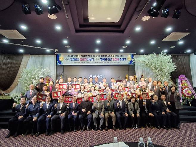 서산장학재단,  '2025 후반기 우리 지역을 빛낼 인재' 장학금 전달식 모습(사진=서산시 제공)