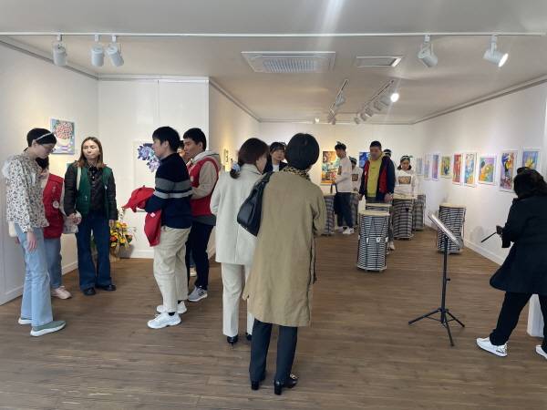 동행 전시장 모습