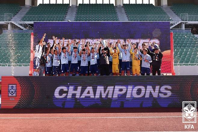 K5 챔피언십에서 우승을 차지한 서울양천구TNT FC. 사진=대한축구협회
