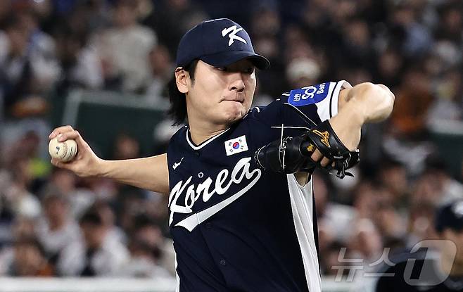 15일 오후 일본 도쿄돔에서 열린 월드베이스볼클래식(WBC) 대비 평가전 '2025 케이 베이스볼 시리즈(K-BASEBALL SERIES)' 일본과의 1차전 경기. 대한민국 선발 투수 곽빈이 역투하고 있다. 2025.11.15/뉴스1 ⓒ News1 구윤성 기자