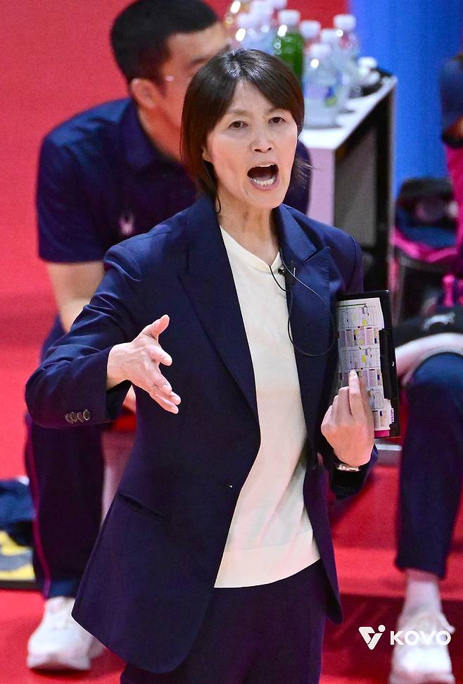 흥국생명 요시하라 감독. 제공 | 한국배구연맹