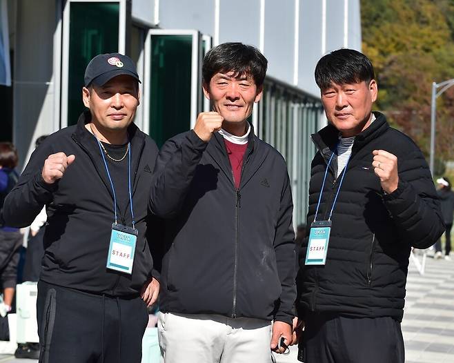 조현옥 의령군협회 전무, 김성종 의령군협회장 주진규 체육회 사무국장(왼쪽부터)