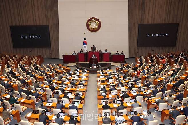지난 13일 오후 국회본청에서 열린 국회 본회의에서 '국회의원(추경호) 체포동의안'이 보고되고 있다. ⓒ데일리안 홍금표 기자