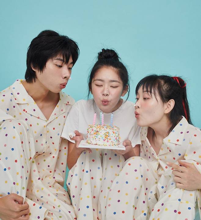 홈웨어 브랜드 '오끼뜨'가 70만 구독자를 보유한 유튜버 찰스엔터와 협업해 출시한 파자마 세트 29CM 제공