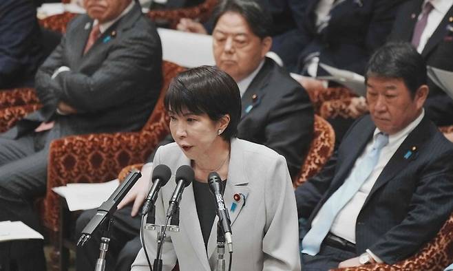 일본 다카이치 사나에 총리가 지난 10일 중의원 예산위원회에서 답변하고 있다. AFP 연합뉴스