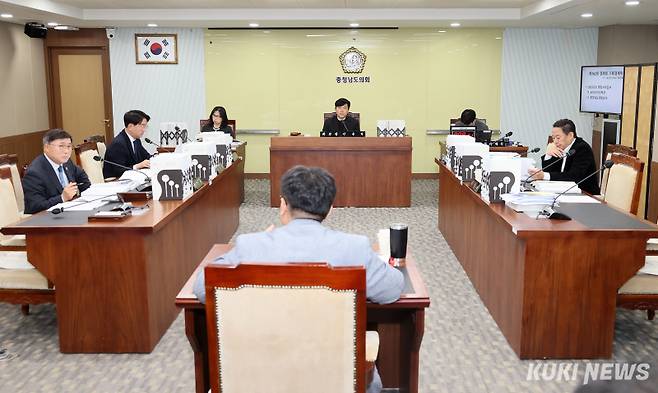 충남도의회 기획경제위원회는 지난 14일 AI데이터정책관과 충청남도개발공사에 대한 행정사무감사를 실시했다.