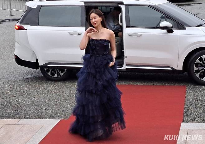 오연서 배우가 2024년 9월 카이스트에서 열린 제6회 대전특수영상영화제 레드카펫에서 포즈를 취하고 있다. 사진=명정삼 기자