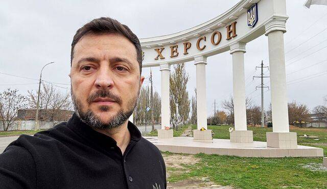 지난 11일(현지시간) 우크라이나 남부 헤르손을 방문한 볼로디미르 젤렌스키 대통령. AP연합뉴스