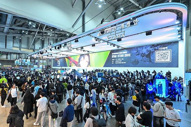 [부산=뉴시스] 넷마블이 오는 16일까지 부산 벡스코에서 열리는 '지스타 2025'에 참가해 ▲이블베인 ▲나 혼자만 레벨업: 카르마 ▲일곱 개의 대죄: 오리진 ▲몬길: 스타 다이브 ▲솔: 인탠츠 등 5종의 개발 중인 신작을 선보인다고 13일 밝혔다. (사진=넷마블 제공) *재판매 및 DB 금지