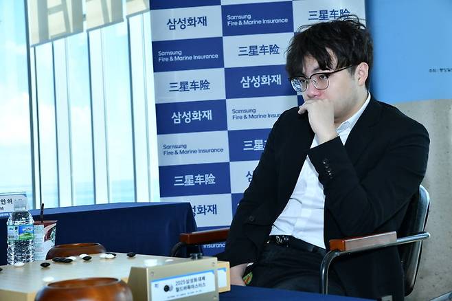 [서울=뉴시스] 랴오위안허 9단, 2025 삼성화재배 월드바둑마스터스 결승 3번기 1국 승리. (사진=한국기원 제공) *재판매 및 DB 금지