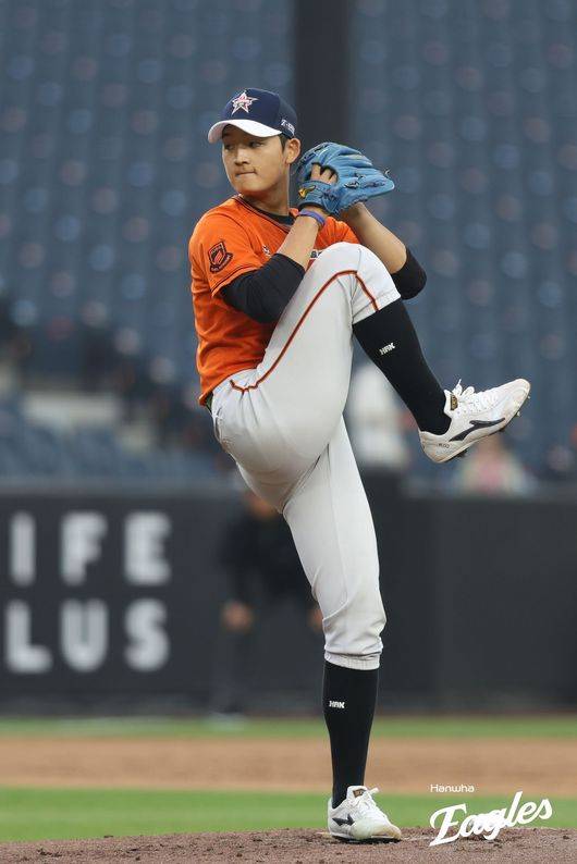 지난 6월 열린 한화 이글스배 고교-대학 올스타전에서 투구하는 북일고 강건우. /한화 이글스 제공