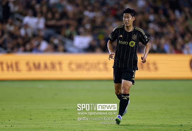 ▲ 손흥민과 토트넘의 재회 자체는 감동적인 순간이 될 것이다. 팬들이 그의 마지막을 제대로 보내고 싶어 하는 것도 당연하다. 하지만 재회 장소가 또다시 한국이라는 점은 분명한 의구심을 안긴다.