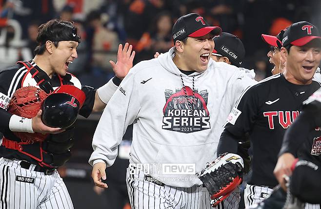 ▲ 옵션 조건을 충족하지 못해 시장에 나온 김현수는 당초 2년 25억 원 이상의 계약을 할 수 있을 것이라는 전망이 나온다 ⓒ곽혜미 기자