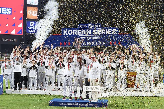 ▲ LG는 경쟁균형세 한도를 초과하지 않는 선에서 2026년 팀 연봉을 관리할 예정으로, 김현수 박해민 동시 잔류에 비상이 걸렸다 ⓒ곽혜미 기자