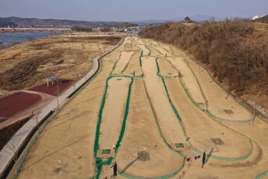 진주 금산면에 위치한 송백지구 파크골프장 전경.