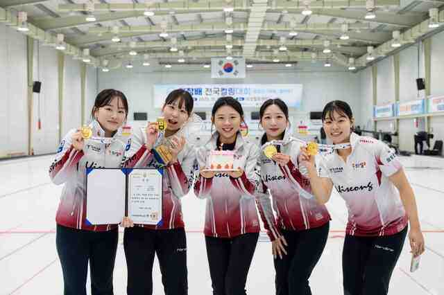 의성군청 여자 컬링팀. 의성군 제공.